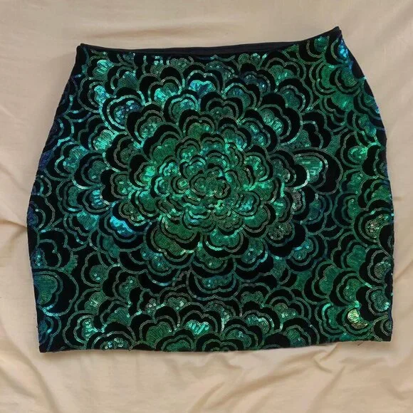 H&M Black Velvet Sequin Mermaid Mini Skirt Size Womens Small - Picture 3 of 4